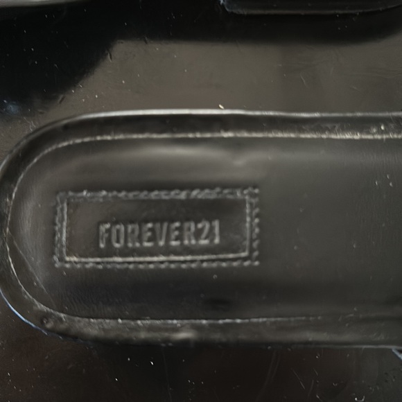 Black with silver nail head slides on sz9 like new. Dress up or down - Picture 3 of 6